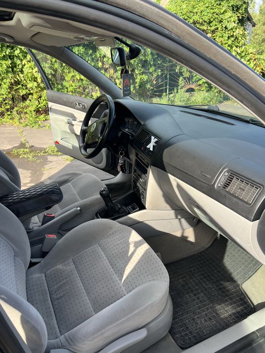 Volkswagen Golf 4 - 1.4