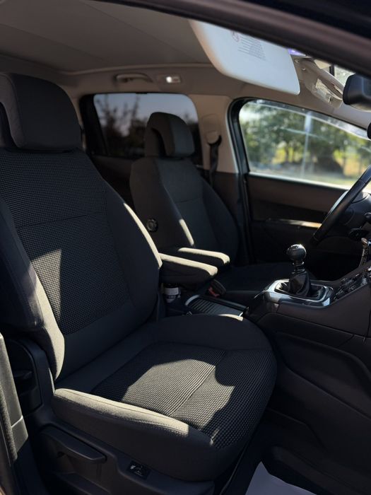PEUGEOT 5008 2012