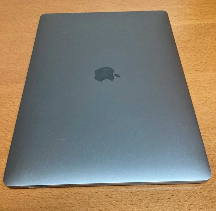 MacBook Pro Retina 15” 2017 - A1707 - i7 / 16 gb / 256 SSD