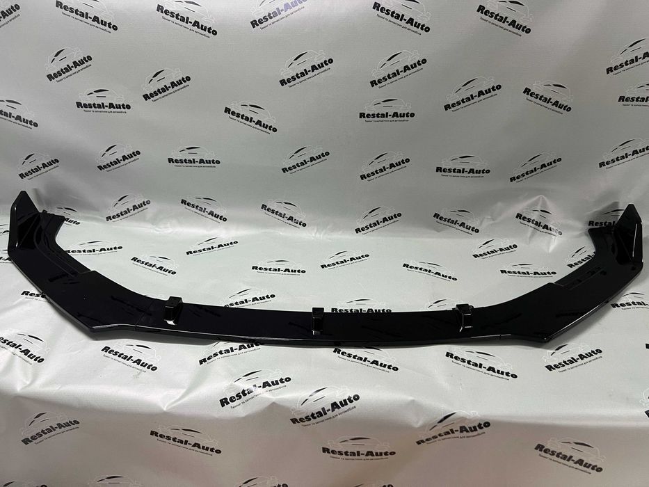 Губа переднього бампера R-Line Volkswagen Passat 2014-2019