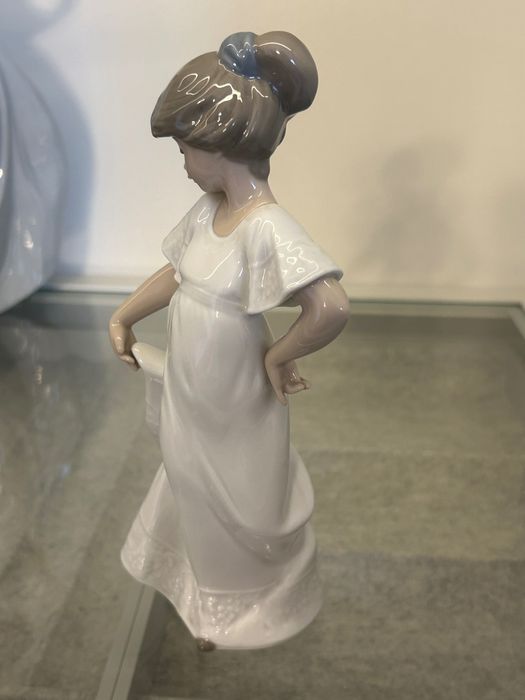 Nao by Lladró - Pretty (1110)