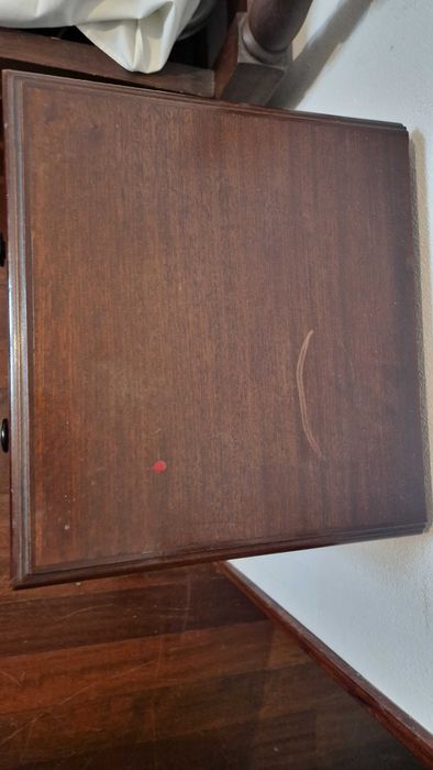 Mesa de Cabeceira madeira escura