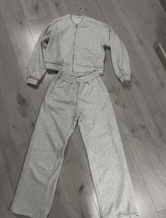Костюм сірий спортивний на байці в ідеалі
