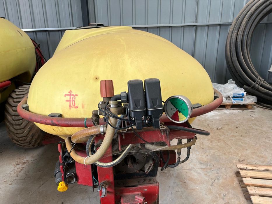 Pulverizador Hardi 2000 L