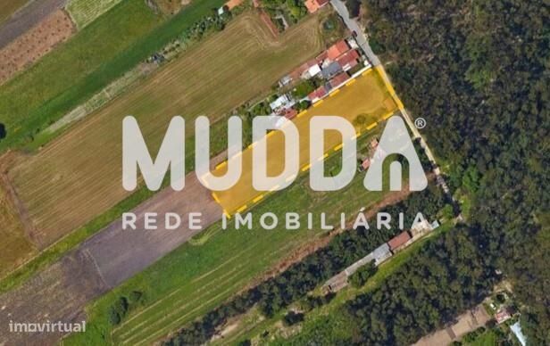 Plot of land measuring 4080 m² with construction feasibility