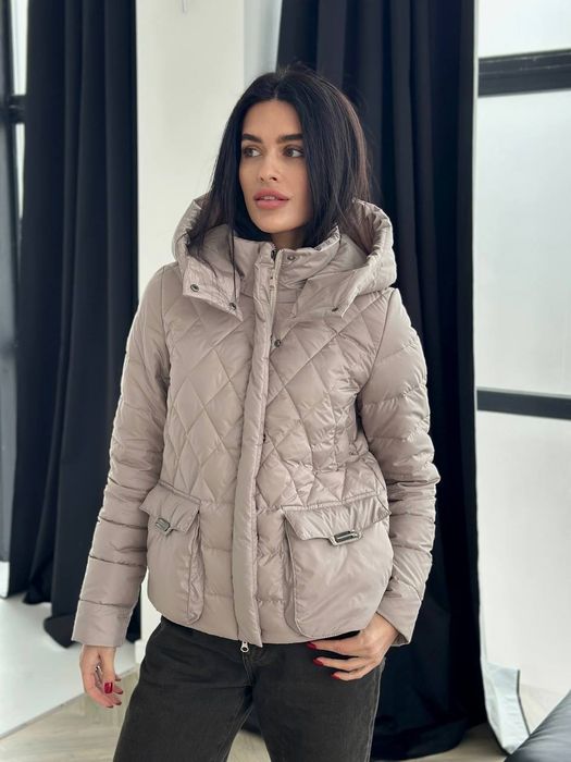 Весняна жіноча куртка з капюшоном розмір S