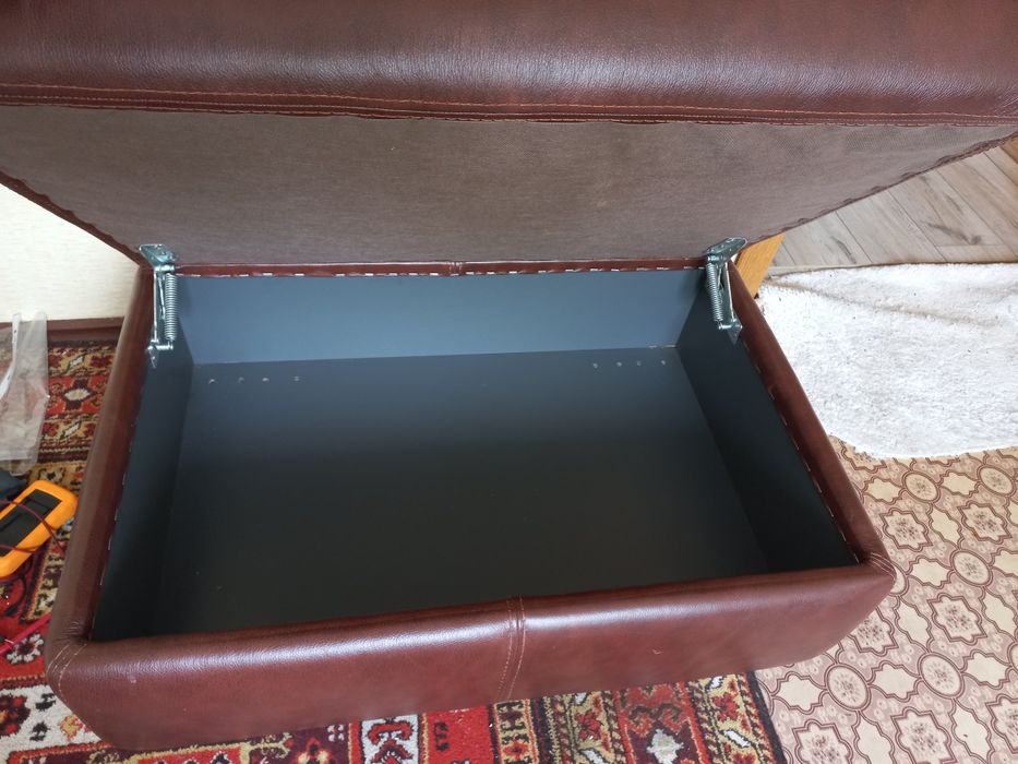 Шкіряний диван ліжко