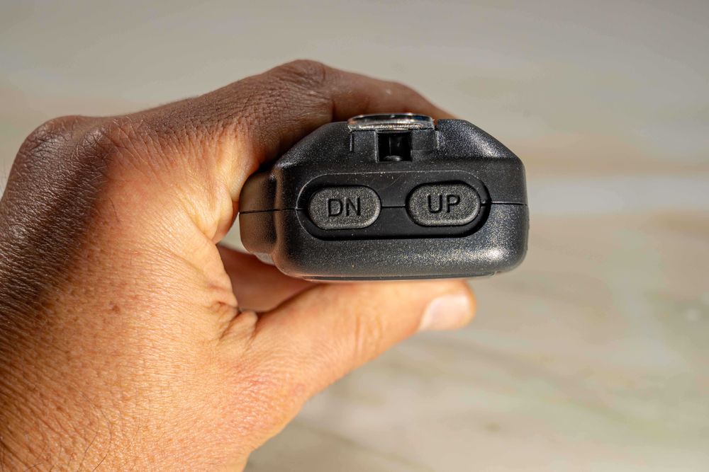 Radio CB de 8W com 40 canais em AM e FM.