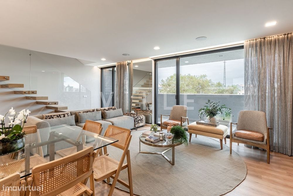 Exclusivo Apartamento T4 Duplex com Varanda e Terraço com vistas