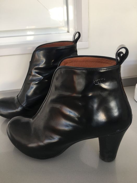 Botas pretas salto marca Dysfunctional