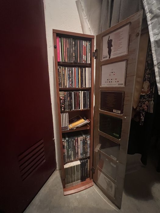 Movél para cds ou dvds