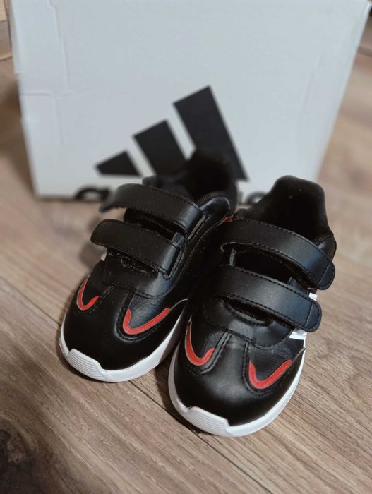 Buty chłopięce Adidas 26