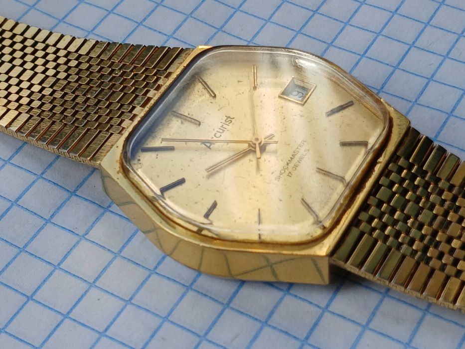 Швейцарський чоловічий годинник Accurist Shockmaster позолота