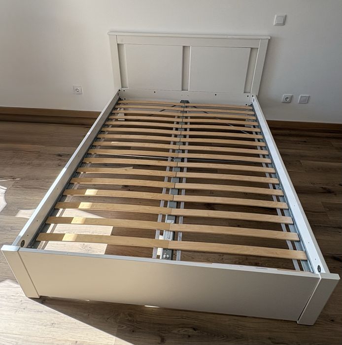 Cama de casal IKEA