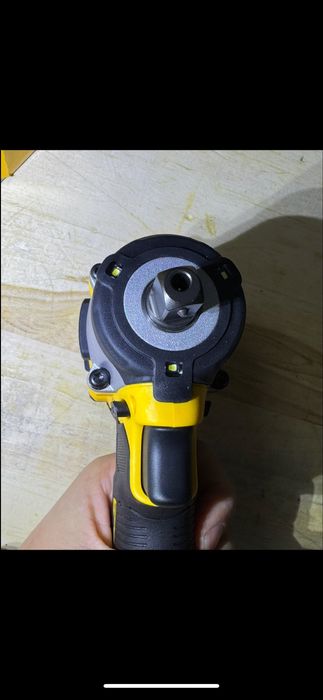 Ударний гайковерт DeWALT DCF922N