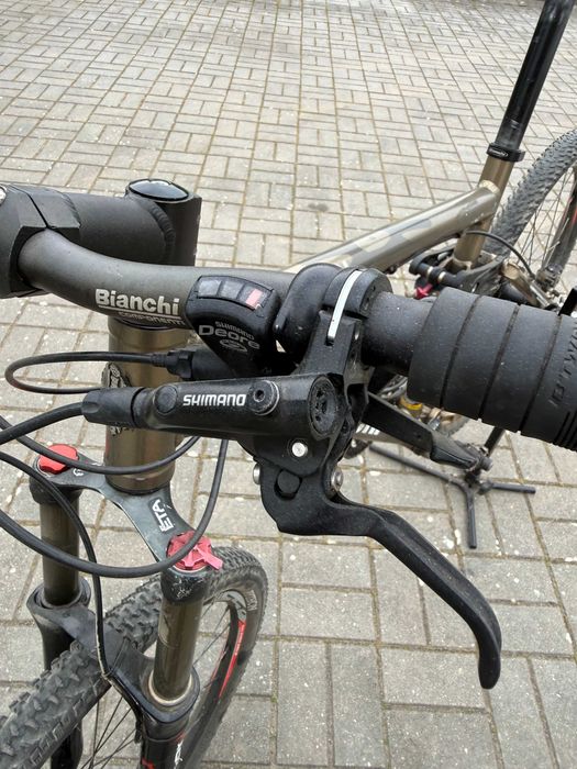 Bicicleta de BTT Bianchi CAAL 8000 com suspensão total