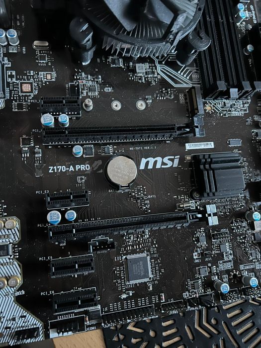 Procesor, karta graficzna, pamięć RAM, płyta główna