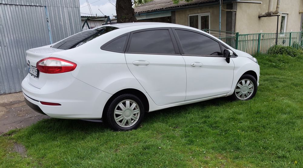 Ford Fiesta 2013 VIN 3FADP4AJ3EM157320 фото оголошення 2 з 8