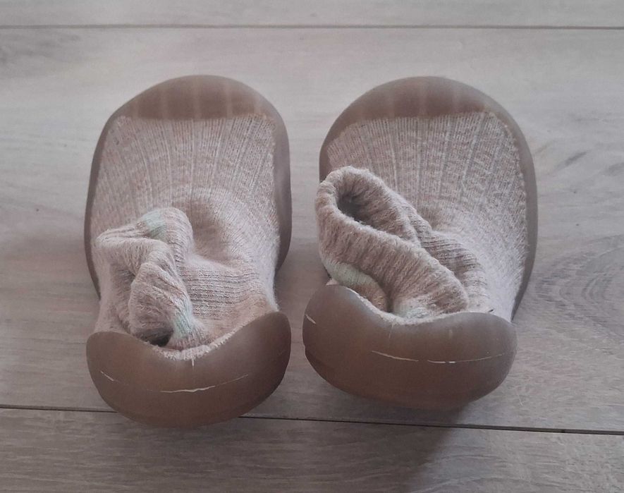 Oryginalne Buty Dziecięce Kapcie ZARA r. 24
