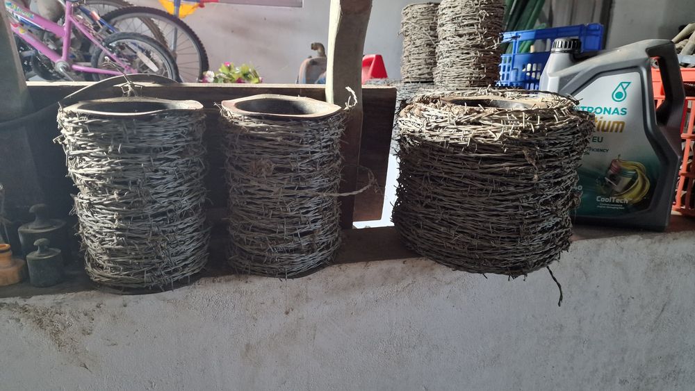 8 rolos de arame farpado