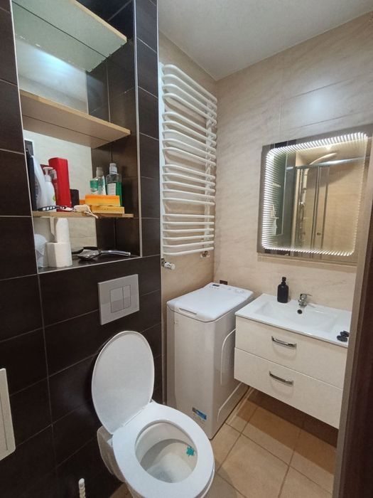 Kawalerka 40 m² z piwnicą i balkonem.