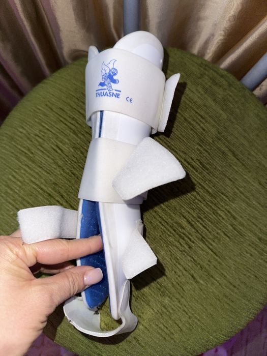 На правую левую ногу гіпс фіксатор бандаж лангетта тутор голеностоп