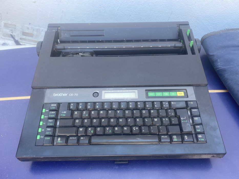 Maquina escrever electrica brother ce-70