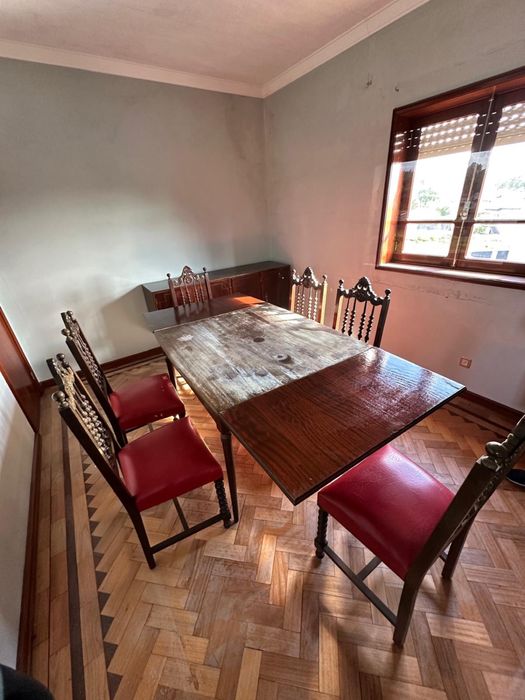 Mobília de Sala e Mesa de Jantar com Cadeiras