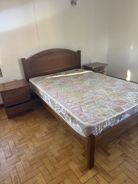 Cama Casal mesinhas de cabeceira