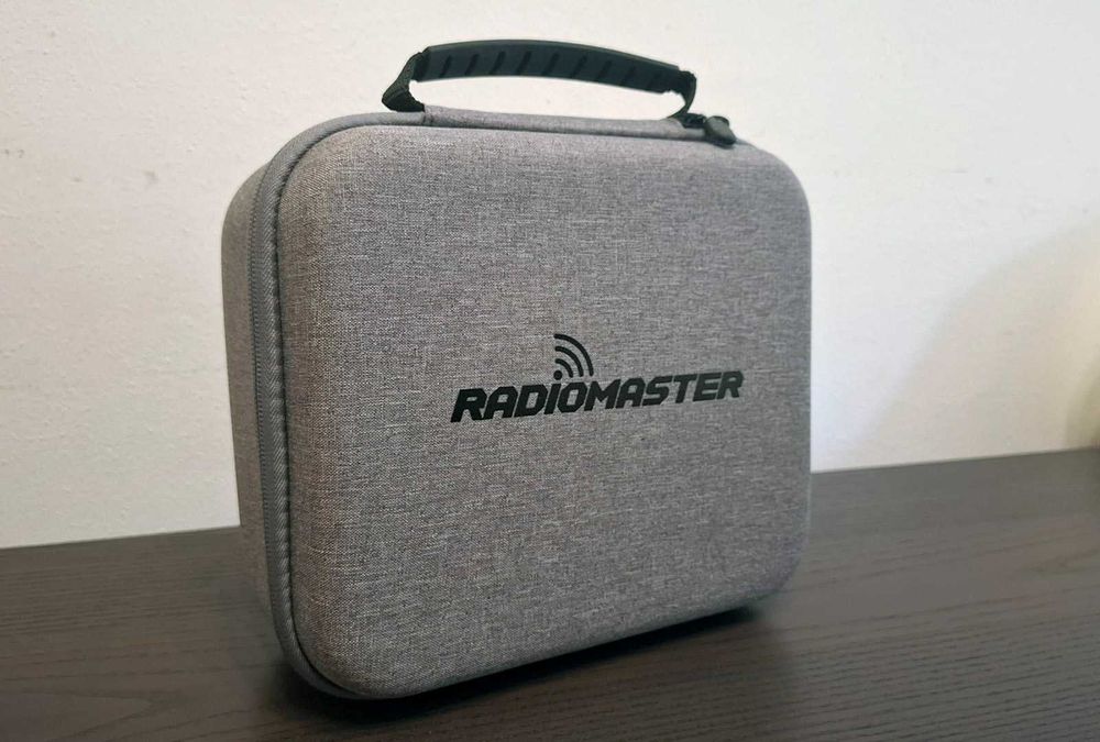 RadioMaster TX15 16 Canais ELRS + 2 Baterias 3200mAh 3.7V 18650