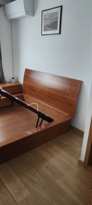 Cama de Casal com Sommier em madeira cerejeira