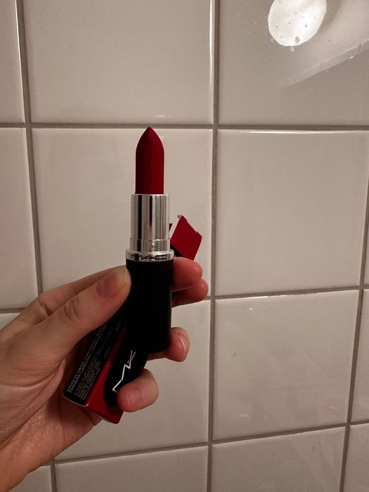 Нова помада MAC maximal matte lipstick Ruby Woo (691 відтінок)