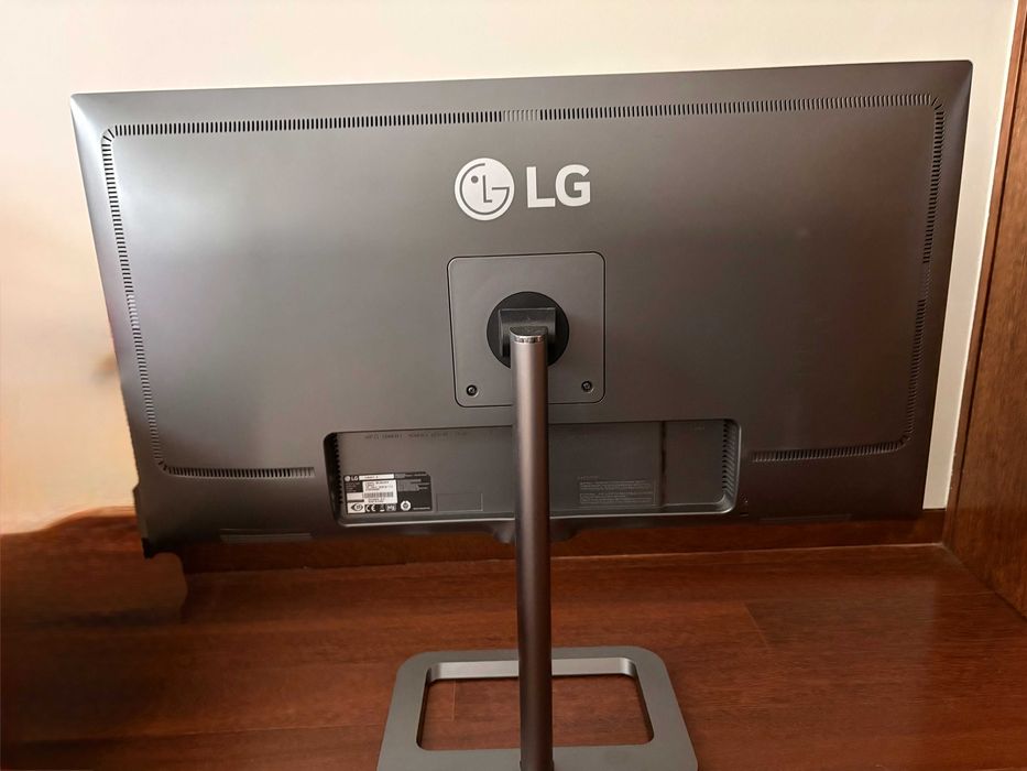 Monitor LG Modelo 31MU97Z-B