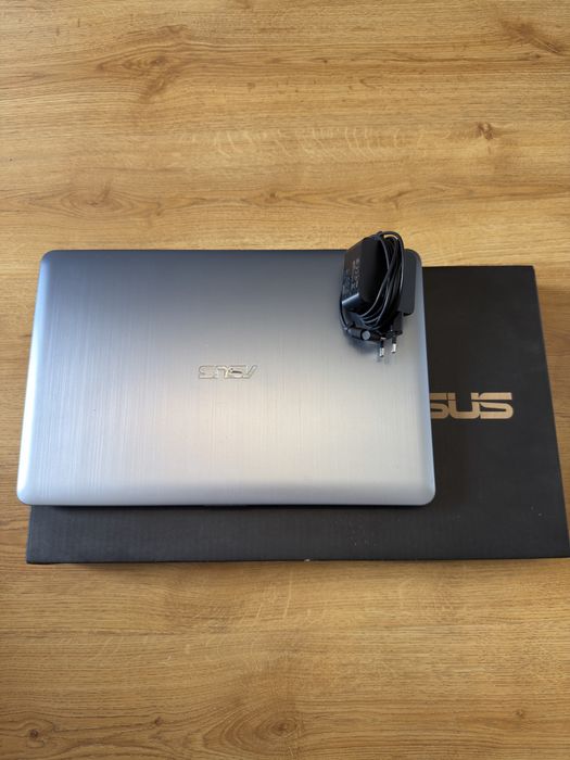 Laptop ASUS R541U