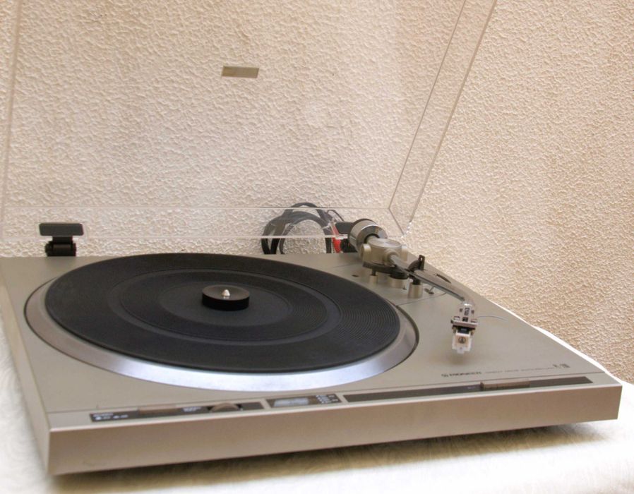 Gira Discos Pioneer PL 200