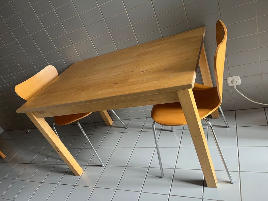Conjunto Mesa de Cozinha em Madeira (120x74) + 2 Cadeiras Design