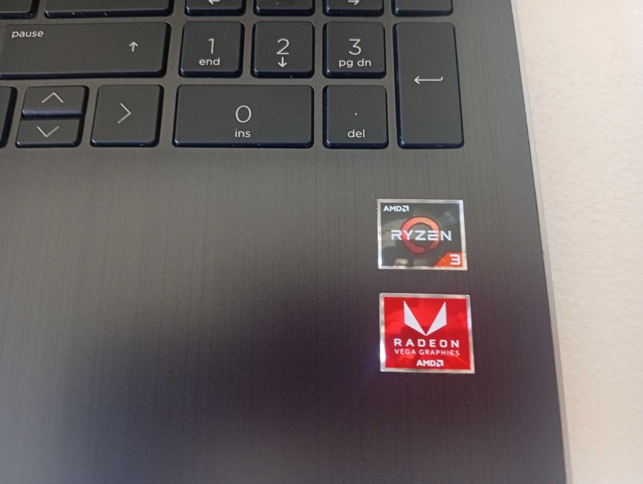 HP 15NP Ryzen 3-2200U + Radeon Vega 3 + 12GB RAM + SSD