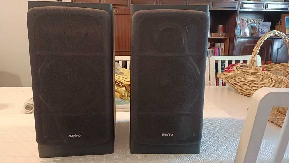 Colunas pretas Sanyo