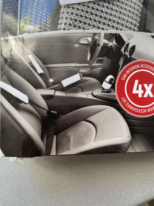 Набір з стразами в авто чехлы со стразами в салон авто