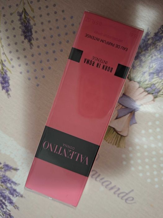 Парфумована вода Valentino Donna Born in Roma Intense