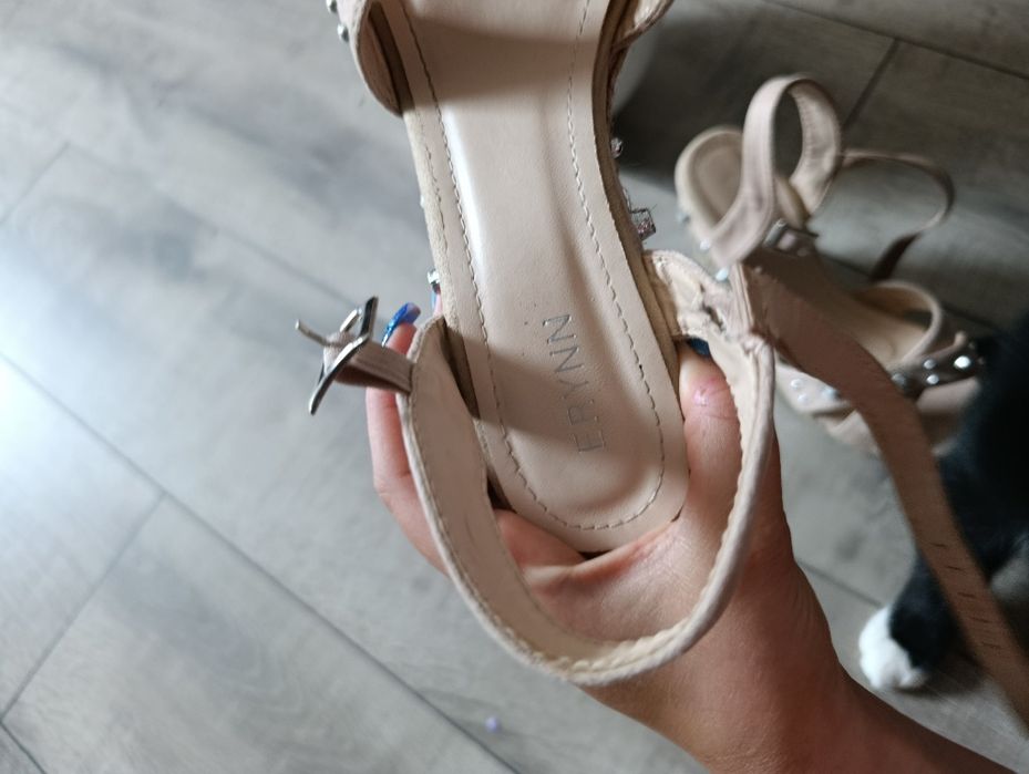 Buty na koturnie 38 na lato sandały