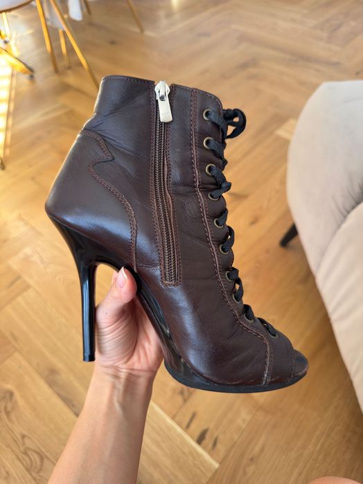 Profesjonalne buty na wysokich obcasach do high heels