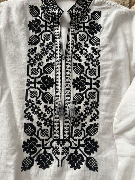 Продам чоловічу вишиту сорочку.