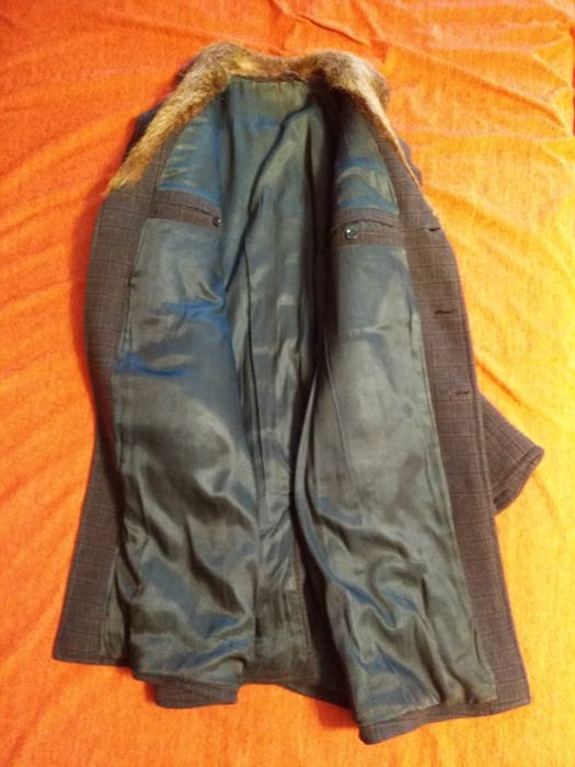 Пальто с меховым воротником