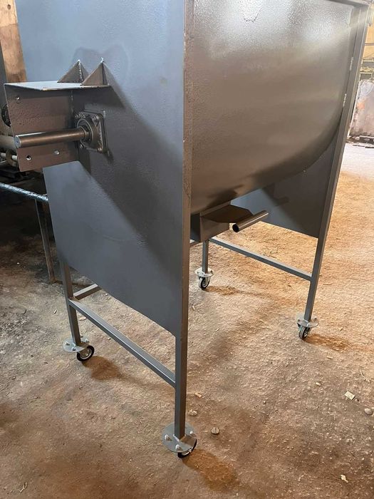 Кормозмішувач, Кормосмеситель 200 литрів, шнек, змішувач для зерна