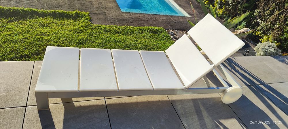 Espreguicadeira Na xemena usada