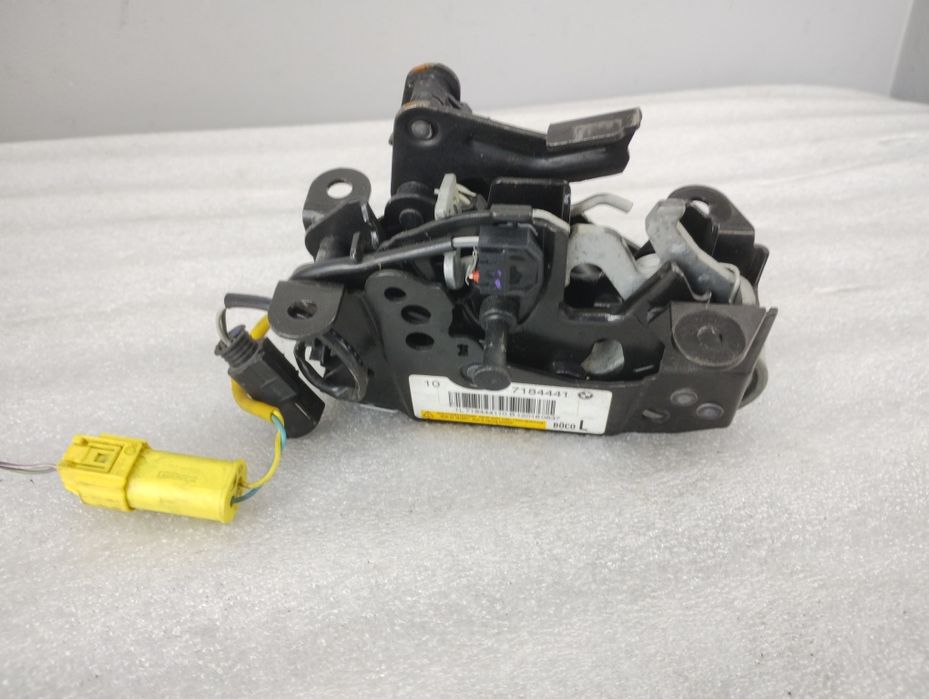 Zawias maski BMW F10 LCI Lewy Pirotechniczny Sprawny