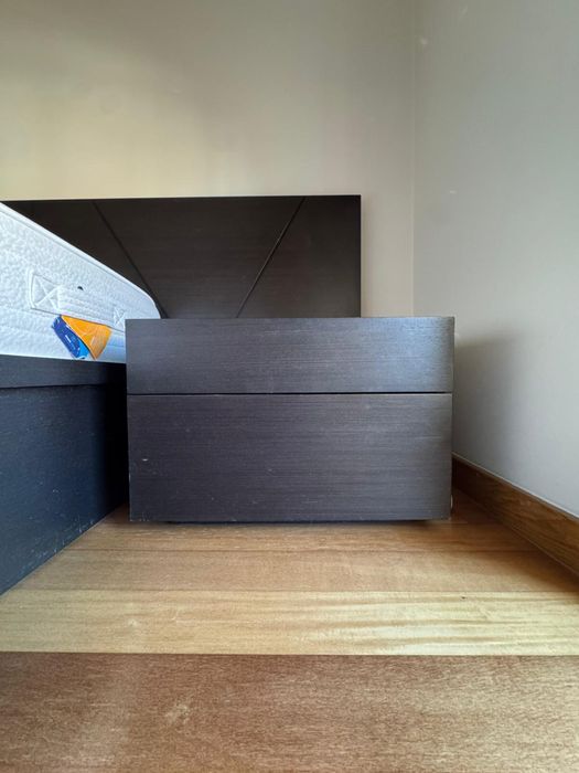 Duas mesas de cabeceira Antarte