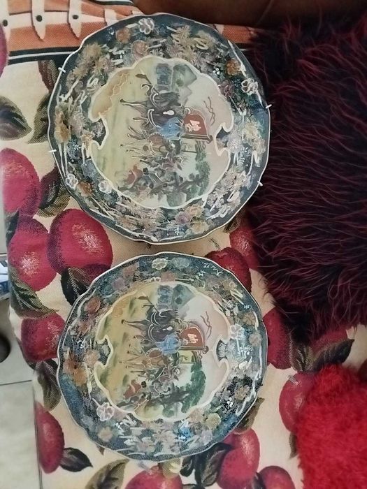 Venda de dois Pratos de Porcelana Chinesa  devendo rondar do Século XX