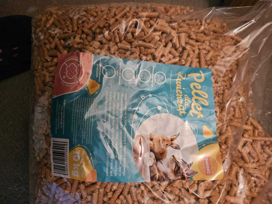Sprzedam dla królika: karmę, zioła, siano, pelet. Są to rzeczy zaczęte. Królik nasz odszedł i sporo rzeczy zostało.
